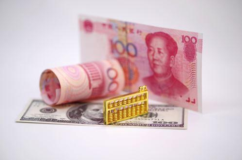 普通却自信是什么梗